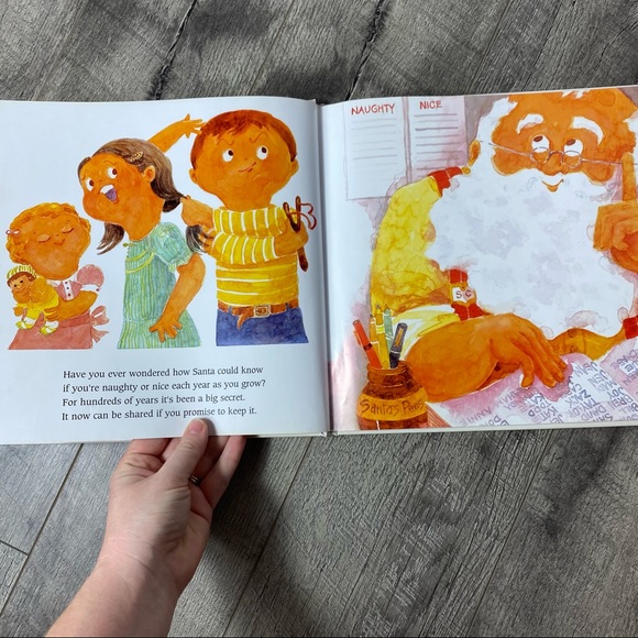 Elf on the Shelf Christmas Holiday children’s book - Picture 3 of 6